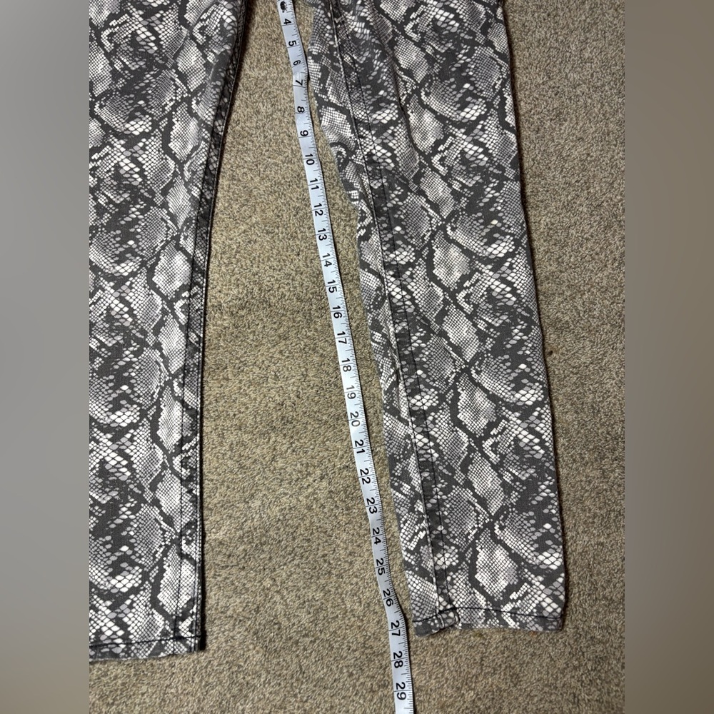 Seven 7 Stylish Snake Print Skinny Jeans - size 8. - Picture 2 of 10